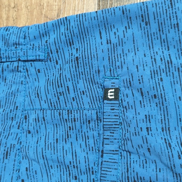 Travis Mathew Lightweight Golf Shorts Size 36 x 10" in Blue with Black Patterns - Picture 3 of 9